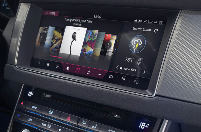 Các tính năng phần mềm tiên tiến do Jaguar Land Rover phát triển, như All Surface Progress Control (ASPC), Adaptive Surface Response (ASR) và Intelligent Driveline Dynamics (IDD) giúp cho Sportbrake có khả năng bám tốt trên đường trơn hay khi vào cua chẳng kém gì bản sedan.