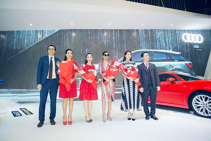 Việc những đại sứ thương hiệu của Audi, những người nổi tiếng với phong cách nổi bật góp mặt không chỉ góp phần cho không khí tại đây thêm sôi động, mà còn thu hút hàng loạt khách tham quan đến đây.