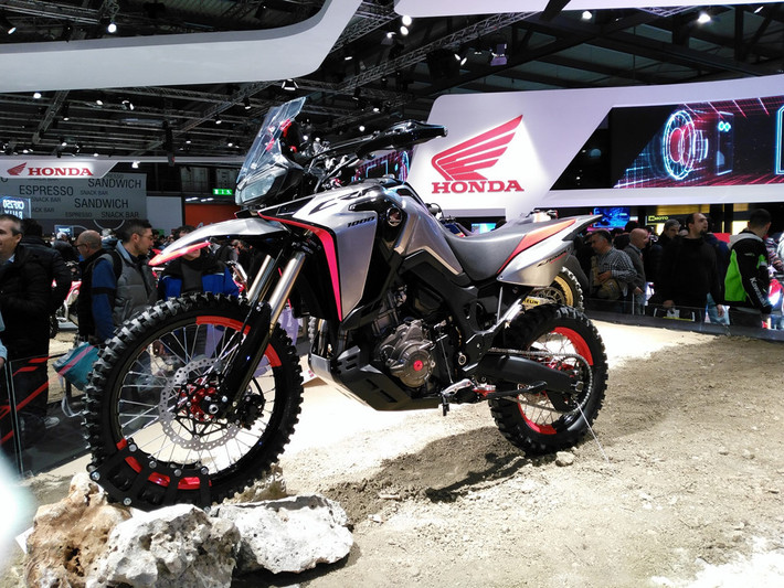 Triển lãm môtô EICMA (6-11/11): Triển lãm môtô lớn nhất thế giới EICMA được tổ chức tại thành phố Milan, Italy. Sự kiện này thường là nơi để các nhà sản xuất tung ra những mẫu xe mới, những cái tên như Kawasaki ZX-10R SE, Ducati Scrambler 1100 hay Honda CB300R từng thu hút nhiều sự quan tâm trong triển lãm EICMA 2017.