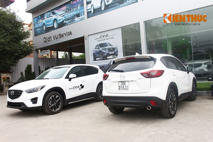 Với mức giá 849-950 triệu, CX-5 là mẫu xe có giá rẻ nhất phân khúc và doanh số cũng đứng đầu. Giá xe trong 2017 sẽ không giảm nhiều so với 2016 bởi thuế, phí không có nhiều biến động, mức giảm 30% thuế nhập khẩu từ ASEAN chỉ áp dụng cho số ít các mẫu xe trên thị trường. Được biết, tại thời điểm ra mắt thị trường Việt Nam phiên bản facelift 2016, Mazda CX-5 có mức giá công bố trên 1 tỷ đồng.