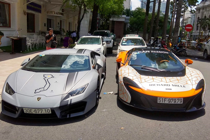 Hành trình siêu xe trăm tỷ - Car Passion 2019 dự tính quy tụ hơn 30 siêu xe từ khắp mọi miền đất nước chuẩn bị bắt đầu tại Hà Nội. Theo chia sẻ từ các thành viên thuộc ban tổ chức, Car Passion 2019 sẽ có nhiều điểm mới về cách thức di chuyển. Hành trình này sẽ chính thức diễn ra từ ngày 13/6 - 18/6 tại các địa danh Hà Nội - Hạ Long - Mộc Châu.