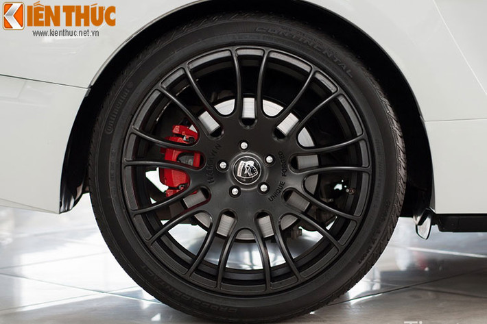 Bộ vành 23 inch đặc trưng của Hamann cũng xuất hiện, đi kèm lốp thể thao Continental kích thước 305/50/23.