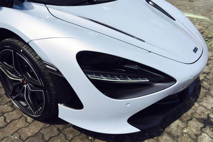 Điều này đồng nghĩa với việc McLaren 720S đã "cháy hàng" đến hết năm 2018, nếu có vị khách nào muốn mua siêu xe này phải nằm trong danh sách chờ đặt hàng cho năm 2019. Đây chính là mẫu xe McLaren thứ 3 xuất hiện tại Việt Nam trong thời gian qua sau 650S Spider và 570S Coupe.