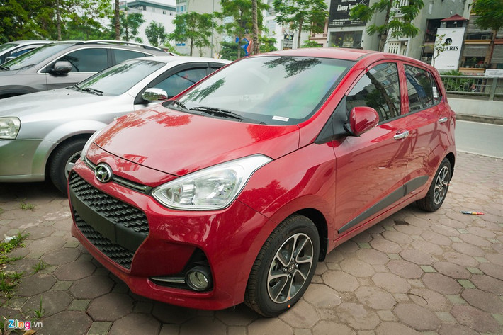Hyundai Grand i10 2017 phiên bản dành cho thị trường Đông Nam Á được giới thiệu tại Ấn Độ hồi tháng 2 vừa qua. Những chiếc Grand i10 2017 đầu tiên về Việt Nam cũng được nhập khẩu nguyên chiếc từ thị trường này.