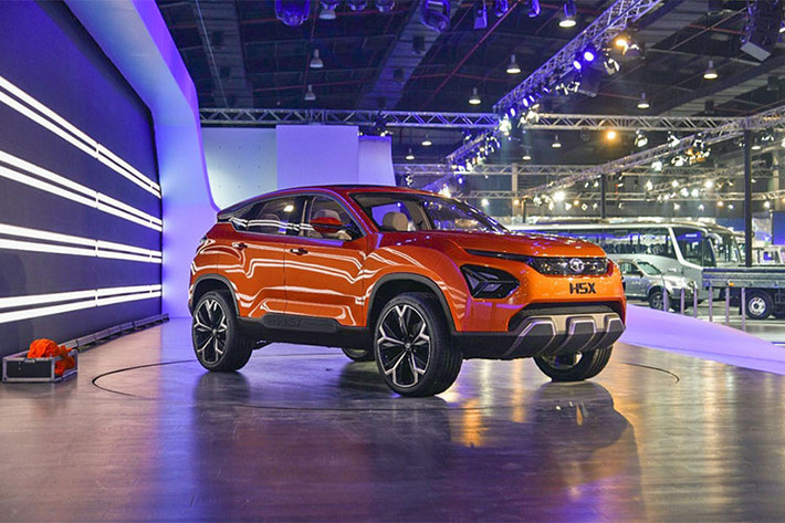 Mặc dù "chung một nhà" nhưng hai thương hiệu Tata và Jaguar Land Rover thường có xu hướng tách biệt sản phẩm của mình. Không sử dụng chung các bộ phận trên ôtô, quảng bá trong những phân khúc khác nhau hay hướng đến đối tượng khách hàng riêng. Tuy nhiên, điều này sẽ thay đổi khi mẫu xe giá rẻ Tata Harrier ra mắt vào năm sau.