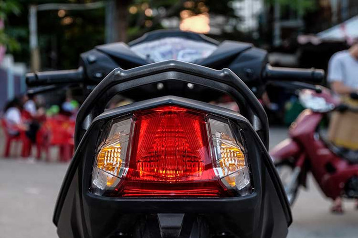 Hệ thống này được lắp đặt khá đơn giản, với các chi tiết nhỏ gọn được thợ độ xe giấu kín vào bên trong khung sườn, nhận biết rõ nhất qua bên ngoài có thể thấy qua vòng đọc tốc độ ở bánh trước và bánh sau.