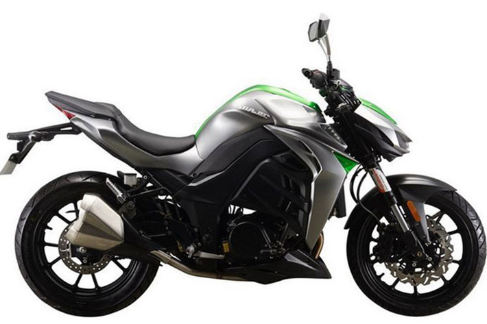 Được biết mẫu xe côn tay JIAJUE N19 nhái Kawasaki Z1000 sở hữu mức giá chỉ 86-89 triệu đồng dành cho 2 phiên bản 400cc và 450cc tại thị trường Trung Quốc. Nó rẻ hơn khá nhiều so với mẫu xe Kawasaki Z1000 phiên bản mới nhất hiên nay tại thị trường Việt Nam khi được niêm yết chính hãng là 399 triệu đồng.