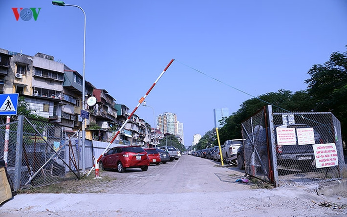 Sau khi hoàn thành dự án cống hóa mương T6A Nguyên Hồng (Ba Đình), nằm trong Dự án thoát nước nhằm cải thiện môi trường Hà Nội - giai đoạn II, do Ban quản lý dự án Thoát nước Hà Nội (Sở Xây dựng) trước đây thi công, UBND TP Hà Nội đã phê duyệt đầu tư Dự án bãi đỗ xe tự động P (H1-3) trên phạm vi cống hóa mương T6A theo hình thức xã hội hóa.