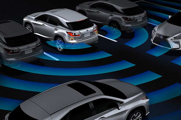 Cùng với hệ thống 5 chế độ lái: Normal, Eco, Sport S, SportS+, Customize, RX450h sẽ mang đến cảm giác lái phấn khích nhưng vẫn tiết kiệm nhiên liệu, thân thiện với môi trường. Một tính năng được bổ sung trên RX450h là cửa hậu điều khiển cảm ứng – tính năng hiện đại hỗ trợ khách hàng mở cốp sau mà không cần chạm.
