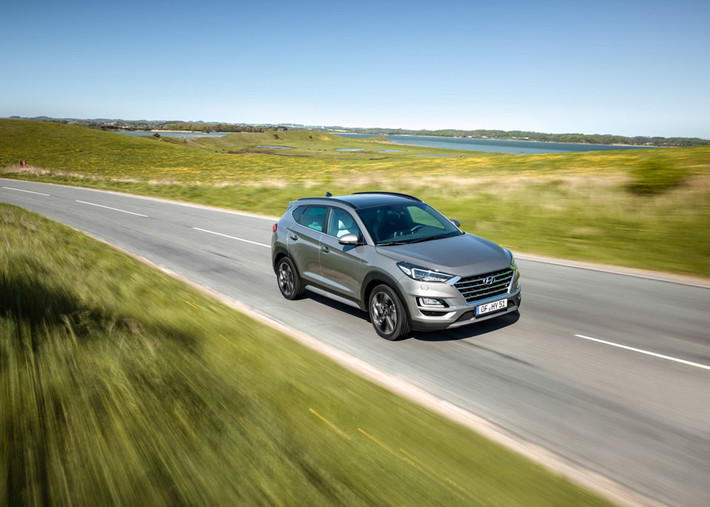 Tại Malaysia, Hyundai Tucson facelift mới sẽ được bảo hành 50.000km hoặc 3 năm tùy theo điều kiện nào đến trước. Ngoài ra, khách hàng cũng được cung cấp gói tùy chọn bảo hành lên tới 300.000km hoặc 5 năm nếu có thêm nhu cầu. Tại Việt Nam, gía xe Hyundai Tucson hiện tại từ 815 -990 triệu đồng tùy phiên bản.