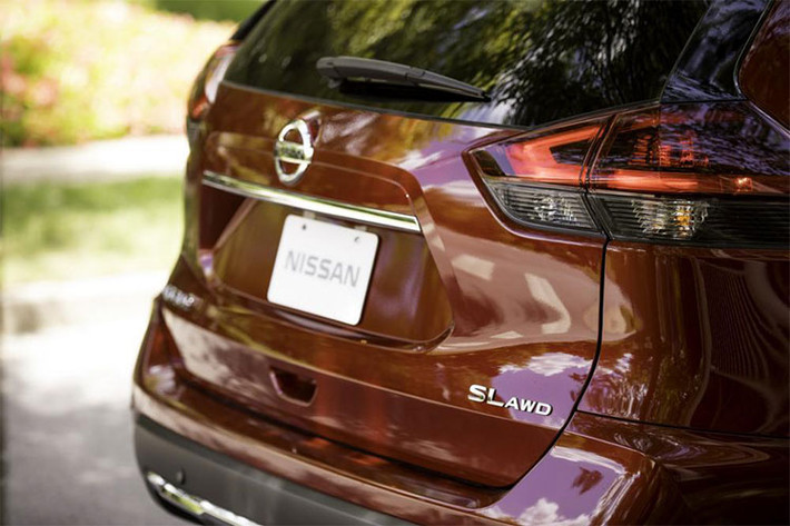 Các khách hàng Mỹ ở một số khu vực tại Mỹ còn có thể mua Nissan Rogue 2019 phiên bản hybrid. Nissan Rogue Hybrid 2019 có công suất tối đa 176 mã lực và hệ dẫn động cầu trước hoặc 4 bánh toàn thời gian.