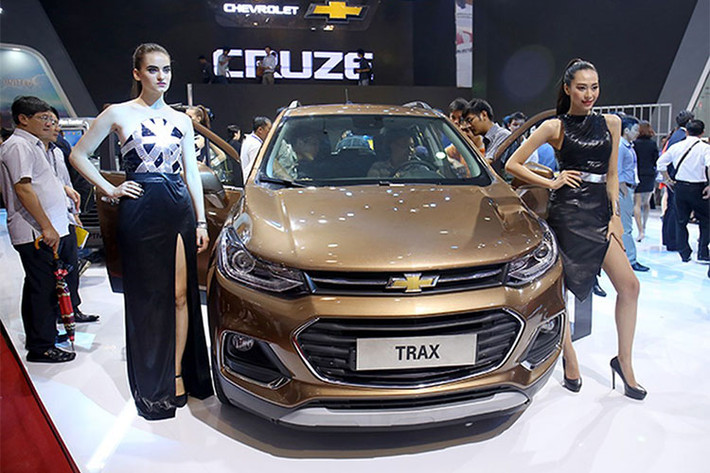 Không loại trừ khả năng mẫu xe Chevrolet Trax có thể sẽ ngưng bán tại thị trường Việt Nam trong thời gian tới. Mặc dù cho đến hiện tại, GM Việt Nam vẫn chưa có bất kỳ thông tin chính thức nào liên quan đến vấn đề này, tuy nhiên nhiều chuyên gia cũng cho hay việc nó không được bán tại Việt Nam chỉ là vấn đề thời gian.