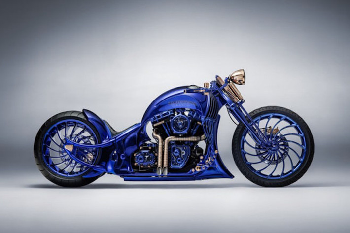Sau hơn một năm để hoàn thiện bản thiết kế, thời gian để hoàn thành bản độ Harley-Davidson Blue Edition Bucherer siêu khủng này là 105 ngày, có tất cả 8 nghệ nhân đã cũng nhau tạo nên tác phẩm giá trị này bao gồm các thợ đồng hồ của Carl F. Bucherer, các thợ kim hoàn của Bucherer Fine Jewellery và các chuyên gia về xe của Bundnerbike.