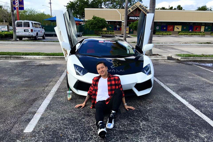 Anh nói: “Nhớ cách đây 2 năm. Khi được anh em Gia lai Teams đón tiếp tại Miami. Nhìn mấy con bò và ngựa tôi mê mẩn nhưng vẫn chỉ lưu nó lại trong giấc mơ của mình. Thoắt cái 2 năm. Giấc mơ đó lại thành sự thật khi mình sở hữu 1 chú ngựa như vậy. Nhiều lúc đang lái xe mình cứ tủm tỉm cười với chính mình vì mọi thứ đã đến trong cuộc đời mình.”