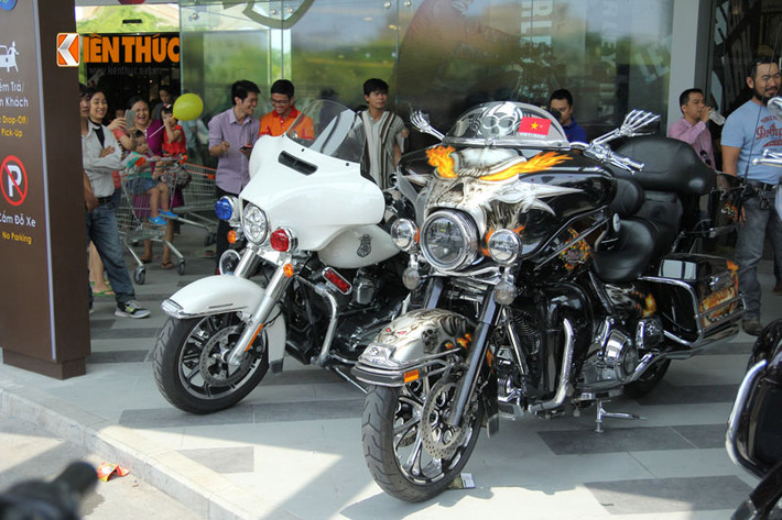 Bộ đôi Harley-Davidson Electra Glide Ultra đời mới nhất có giá trên 1 tỷ đồng tại Việt Nam.