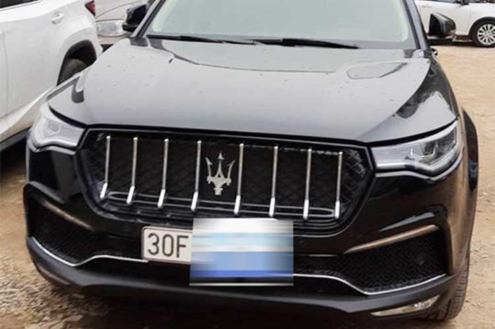 Zotye Z8 2018 mới là mẫu SUV tầm trung đến từ Trung Quốc và đang nhận được khá nhiều sự quan tâm của người tiêu dùng Việt Nam. Tân binh này nằm cùng phân khúc với Mazda CX-5, Honda CR-V hay Hyundai Tucson tuy nhiên lại có giá bán "siêu rẻ" chỉ 728 triệu đồng tại Việt Nam.