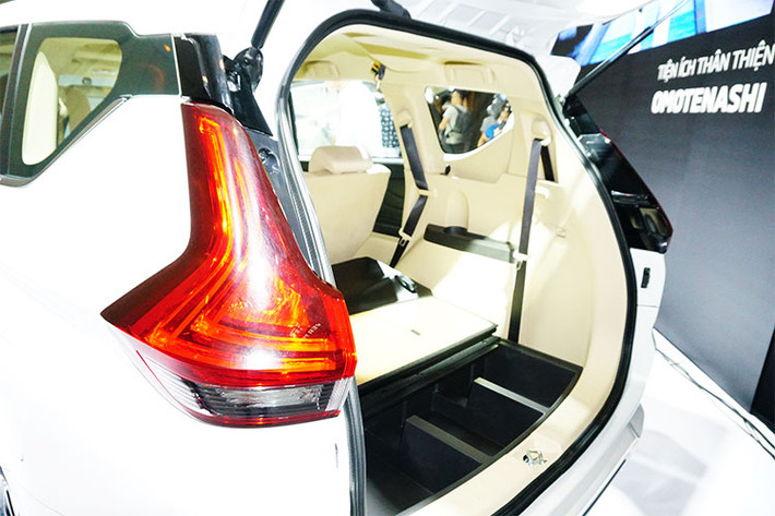 Xe có những trang bị an toàn như: phanh đĩa trước/phanh tang trống sau, 2 túi khí, hệ thống chống bó cứng phanh ABS, phân bổ lực phanh điện tử EBD, trợ lực phanh BA, hỗ trợ khởi hành ngang dốc HSA và cân bằng điện tử ASC. Riêng bản số tự động có thêm camera lùi.