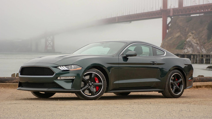 Ford Mustang: Mẫu xe cơ bắp lẫy lừng gắn liền với tên tuổi của Lee Iacocca với biểu tượng ngựa pony phi nước đại đã trở thành một hình ảnh góp phần làm nên tiếng tăm của Ford trong nhiều thập kỷ và cho đến tận ngày nay. Ford Mustang là một trong số ít các dòng xe trên thế giới liên tục được sản xuất trong suốt 50 năm qua.