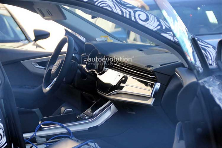 Bên trong cabin, nội thất được dự đoán sẽ nhiều nét tương đồng với chiếc Audi A8. Những tiện ích được mong muốn như bảng cảm ứng kép và nhiều tính năng hiện đại.