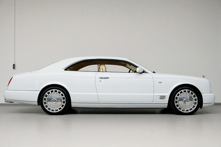Mẫu xe siêu sang Bentley Brooklands là dòng coupe 2 cửa từng được sản xuất với số lượng đúng 430 chiếc trong khoảng thời gian từ năm 2008 - 2011. Hiện tại, hãng xe sang Anh quốc - Bentley không hề có kế hoạch đưa cái tên Brooklands trở lại thị trường.