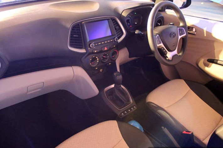 Tại thị trường Ấn Độ, Hyundai Santro được phân phối 5 phiên bản cùng các trang bị tiêu chuẩn như phanh chống bó cứng ABS, phân bổ lực phanh điện tử EBD, túi khí bên người lái, mã hóa động cơ và nhắc nhở thắt dây an toàn. Bên cạnh đó, xe còn có cửa gió điều hòa cho hàng ghế sau.