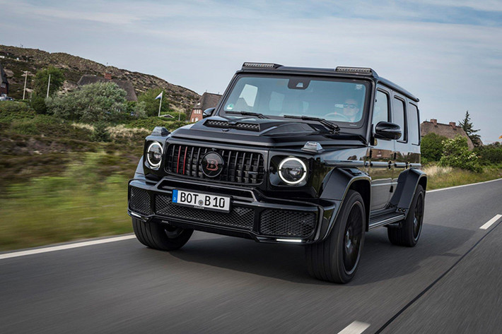 Nhắc đến mẫu xe SUV Mercedes-AMG G63, người thường nghĩ ngay đến hình ảnh một chiếc SUV mạnh mẽ, cứng cáp với nội thất sang trọng. Không muốn dừng lại ở đó, Thương hiệu độ xe chuyên nghiệp Brabus đã quyết định tạo ra hai bản độ đặc biệt cho G63 mang tên Black Ops 800 và Shadow 800 với số lượng giới hạn 10 chiếc cho mỗi bản.