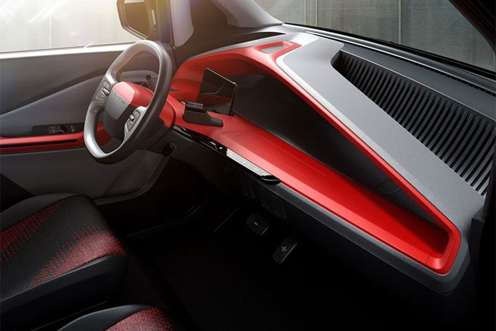 Nội thất chính là điểm nổi bật nhất của Baojun E200, xe sở hữu lối bố trí tối giản nhưng cuốn hút nhờ sử dụng nhiều thành phần màu đỏ tươi tạo sự tương phản thú vị, các nút bấm chức năng cũng đã được giản lược tối đa.