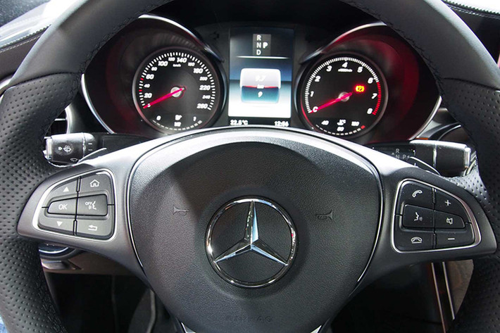 GLC Coupe sẽ sở hữu hệ thống treo thể thao tiêu chuẩn bao gồm hệ thống DYNAMIC SELECT với 5 chế độ ECO, COMFORT, SPORT, SPORT+ và INDIVIDUAL. Hai hệ thống treo tùy chọn khác thì sẽ có thêm DYNAMIC BODY CONTROL và AIR BODY CONTROL..