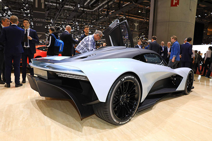 Valhalla của Aston Martin sẽ được trang bị một động cơ xăng tăng áp V6 được phát triển đặc biệt, có khả năng là đạt dung tích 3.0 lít và kết nối tới một hệ thống hybrid điện. Công suất tổng hợp là khoảng 1.000 mã lực, đủ để giúp nó gia tốc từ 0-96 km/h trong dưới 3 giây đồng hồ.