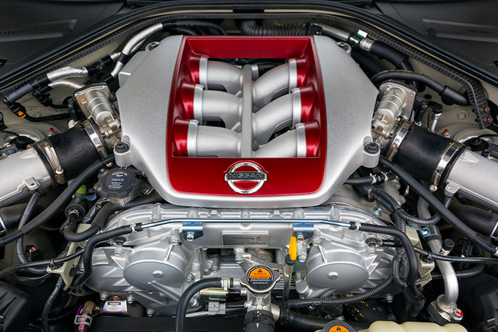Nó không có quá nhiều thay đổi ở phần động cơ so với phiên bản GTR của Nissan trước đó.