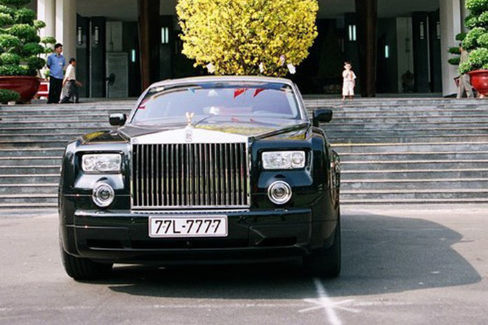 Đứng trước những tin đồn, bà Diệp đã lên tiếng khẳng định chiếc Rolls-Royce Phantom vẫn đang nằm trong garare nhà riêng. Tại Việt Nam hiện có cả trăm chiếc Rolls-Royce đủ loại nhưng chiếc Phantom của bà Diệp vẫn chiếm một vị trí đặc biệt và khiến giới chơi xe không thể quên, bởi nó là chiéc xe siêu sang Anh quốc chính hãng và mang "biển độc".