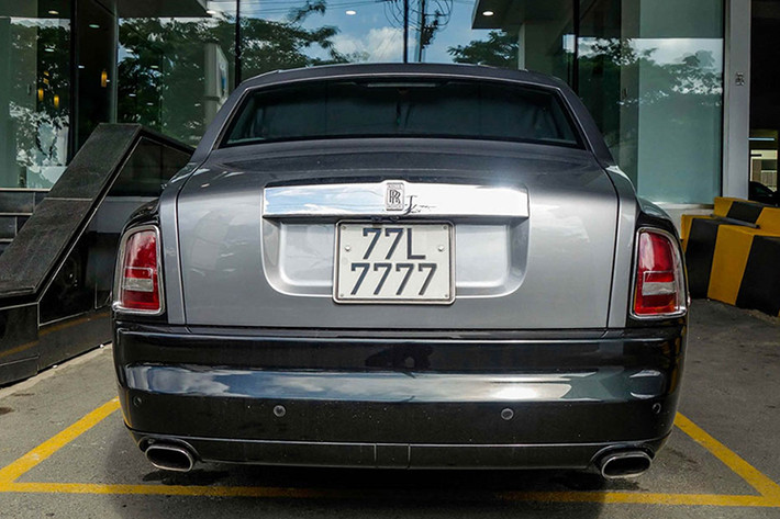 Sau khi về nước, chiếc Rolls-Royce Phantom chính hãng của bà Diệp đã được lắp đặt các bộ phận cần thiết bởi 2 chuyên gia kỹ thuật của Rolls-Royce châu Á - Thái Bình Dương bay từ Singapore sang Việt Nam. Tiếp đó, chiếc Rolls-Royce Phantom này được lắp biển số 77L-7777 dễ nhớ.
