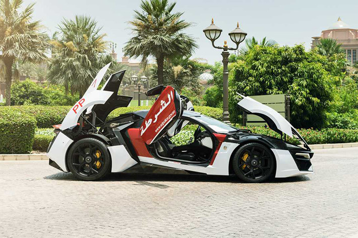 Lykan Hypersport sở hữu sức mạnh khủng với khối động cơ 6 xi-lanh, tăng áp kép, dung tích 3.7 lít, công suất 750 mã lực và mô-men xoắn cực đại 960 Nm, tăng tốc từ 0 lên 100 km/h trong 2,8 giây và vận tốc tối đa 395 km/h.