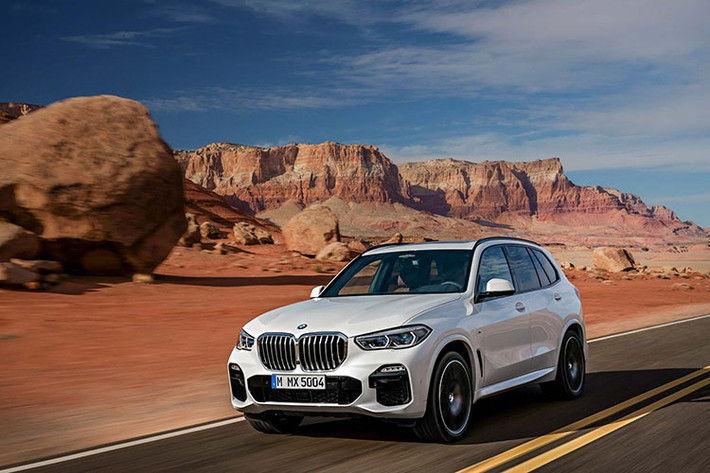 Mẫu SUV hạng sang BMW X5 2019 thế hệ hoàn toàn mới (G05) ra đời để cạnh tranh trực tiếp với những đối thủ như: Mercedes-Benz GLE, Audi Q7 và Volvo XC90 hay Porsche Cayenne. Hiện tại, BMW X5 là mẫu xe SUV hạng sang hàng đầu của BMW khi chiếc X8 phiên bản thương mại vẫn chưa được ra mắt.