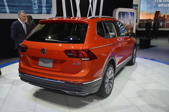 Mẫu xe Volkswagen Tiguan Allspace phiên bản 2018 lần đầu được công bố tại Mỹ vào tháng 1/2017, sau đó được đưa đến châu Âu vào tháng 3 với nhiều tùy chọn hơn. Có thể coi đây là mẫu xe Tiguan trục cơ sở dài. So với phiên bản thường, xe Tiguan Allspace dài hơn 215 mm, trong đó bao gồm trục cơ sở được nới rộng thêm 110 mm.