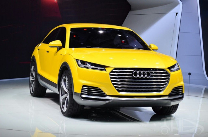 Theo xác nhận của hãng xe sang Audi, Q4 sẽ bắt đầu được sản xuất tại nhà máy ở Hungary, vào năm sau. Giá xe Audi Q4 dự kiến sẽ khởi điểm từ khoảng 28.000 Bảng (khoảng 832,6 triệu đồng). Nó được xem là đối thủ "cùng mâm" với Range Rover Evoque mới.