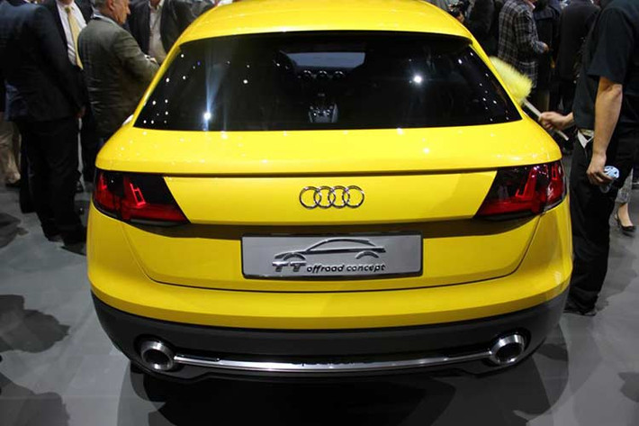 Theo một số nguồn tin, Audi Q3 thế hệ tiếp theo sẽ được tăng kích thước để cung cấp không gian nội thất rộng rãi hơn. Do đó, Audi Q4 dự kiến cũng sẽ có kích thước lớn hơn các đối thủ như BMW X2, Range Rover Evoque và Mercedes-Benz GLA. Ngoài ra, Q4 sẽ có chiều dài ít nhất 4.500 mm, nhỉnh hơn 110 mm so với Q3 phiên bản hiện tại.