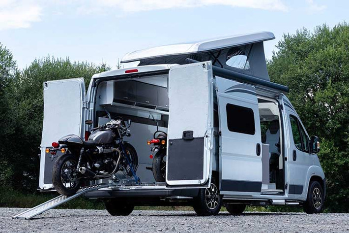 Không những vậy, mẫu xe cắm trại Citroen Jumper Biker Solution còn có thể tối ưu hóa không gian để làm một chiếc xe van chở hàng. Để hoàn thiện sản phẩm đầy chất phượt này, hãng Citroen bắt tay với Flexebu.