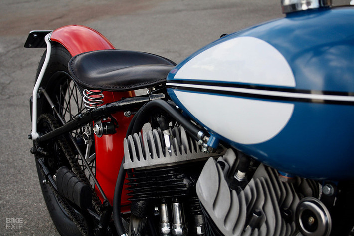 “Vị khách muốn nó có cảm giác chạy như những chiếc xe môtô Harley-Davidsion WR. Phải nhẹ nhàng, phong cách thể thao và gọn gàng”, James mô tả. Anh ấy đã bác bỏ ý tưởng về hệ thống đánh lửa magneto của khách hàng vì nó quá phức tạp với người không có chuyên môn.