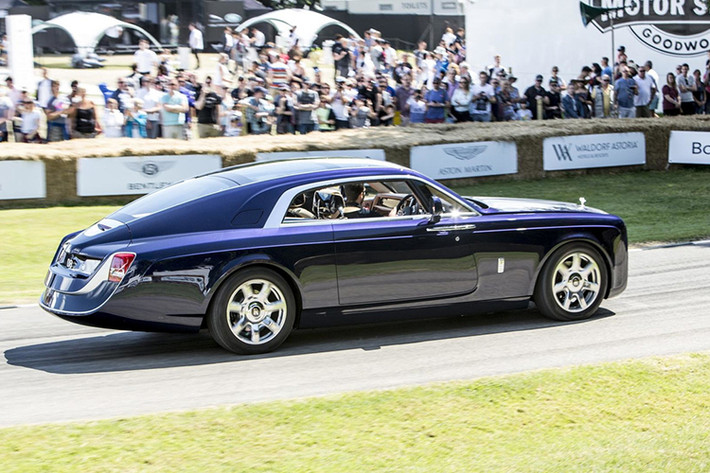 Nhiều chuyên gia dự đoán Sweptail sẽ dùng chung động cơ với Phantom Coupe. Tuy nhiên, giám đốc điều hành của thương hiệu Rolls-Royce, ông Torsten Muller cho hay: “ Sweptail chính là minh chứng cho sự lắng nghe cẩn thận những ý kiến khách hàng của công ty. Chúng tôi đánh giá cao sự quan tâm và đóng góp của họ để có thể tạo ra những kiệt tác độc đáo có một không hai.” trên Thế giới.