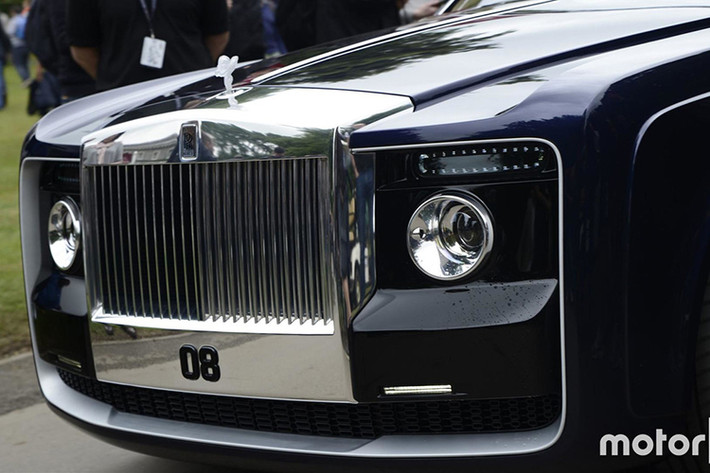 Mang trong mình những gì tinh túy nhất của làng xe siêu sang hiện nay, không có gì ngạc nhiên khi phiên bản Rolls-Royce Sweptail độc nhất bất ngờ xuất hiện tại Lệ hội tốc độ Goodwood 2017 danh tiếng và trình diễn trước hàng loạt báo giới cũng như người hâm mộ.