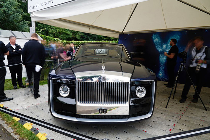Chỉ có một chiếc siêu xe sang Rolls-Royce Sweptail duy nhất được ra lò tính đến thời điểm hiện tại. Chính vì vậy Sweptail trở thành chiếc Rolls-Royce đắt nhất thế giới. Thương hiệu xe Anh quốc cho biết Sweptail được lấy cảm hứng từ những chiếc Rolls-Royce cổ điển kết hợp với sự đẳng cấp của những chiếc du thuyền sang trọng.
