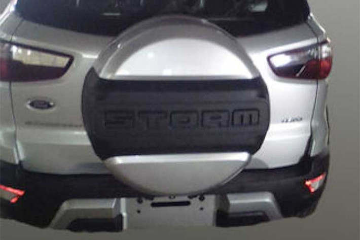 Phiên bản của mẫu xe EcoSport nâng cấp giữa vòng đời vừa ra mắt tại một số thị trường vốn đã bị loại bỏ bánh dự phòng phía sau để thay bằng hốc biển số, tuy nhiên chi tiết này đã tái xuất hiện trên EcoSport Storm kèm chụp bảo vệ bánh dự phòng thiết kế mạnh mẽ.