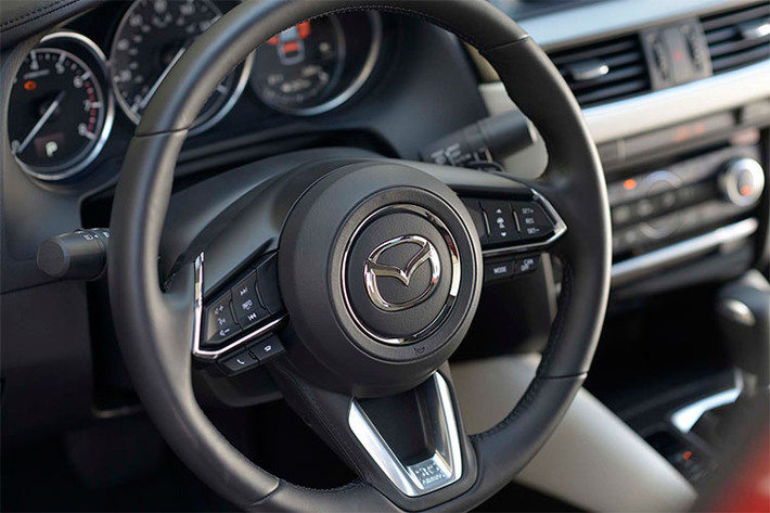 Về công nghệ, xe Mazda2 facelift 2018 sẽ được hãng xe ôtô Nhật Bản thêm G-Vectoring Control. Động cơ xe giữ nguyên, là loại Skyactiv 1,5 lít, công suất 109 mã lực tại 6.000 vòng/phút và mô-men xoắn 141 Nm tại 4.000 vòng/phút, kết hợp số tự động 6 cấp và hệ thống i-Stop.