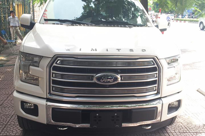 Là phiên bản đặc biệt, cao cấp được sản xuất tại thị trường Mỹ, Ford F-150 Limited 2016 sở hữu chiều dài 5.890 mm, rộng 2.029 mm. Trục cơ sở xe dài 3.683 mm. Thân hình đồ sộ của F-150 Platinum 2015 có trọng lượng lên đến khoảng 2,2 tấn.