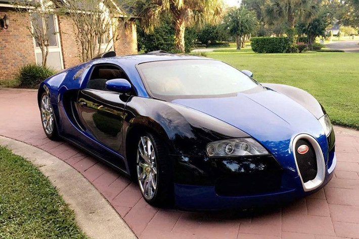 Mới đây một cư dân Florida, Mỹ, đã quyết định “chế tác” một chiếc Mercury Cougar 2002 trở thành một chiếc siêu xe Bugatti Veyron. Vốn từng được rao bán trên trang Craigslist với cái giá 125.000 USD (khoảng gần 3 tỷ đồng) khiến nhiều người chơi xe khá ngạc nhiên.