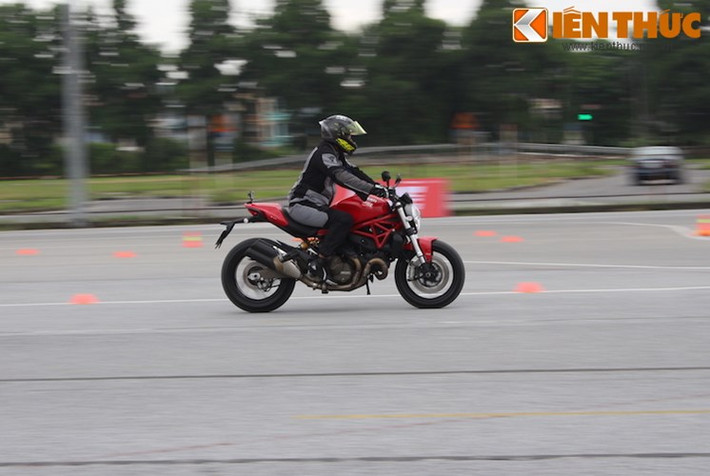 Cùng với động cơ L-twin và những ống xả thương hiệu Termignoni. Những cỗ máy của Ducati đã mang đến một âm thanh đặc biệt, đầy phấn khích cho các tín đồ 2 bánh nói chung và Ducati nói riêng.