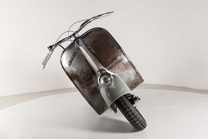 Những người hâm mộ nhãn hiệu xe máy Ý sẽ rất vui mừng khi biết rằng chiếc xe Piaggio Vespa cổ nhất thế giới hiện đang đấu giá tại sàn đấu giá trực tuyến Catawiki. Mức giá dự kiến cho chiếc xe máy độc đáo này sẽ từ 270.000 - 324.000 USD (tương đương 6,1 đến 7,3 tỷ đồng).