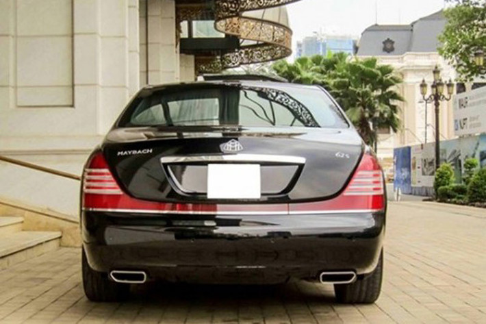Trái tim của siêu xe Maybach S62 là khối động cơ V12 được lắp ráp tỉ mỉ bằng tay với công suất lên tới 612 mã lực, mô-men xoắn tự động giới hạn đạt con số ấn tượng, 1.000 Nm. Hộp số tự động 5 cấp.