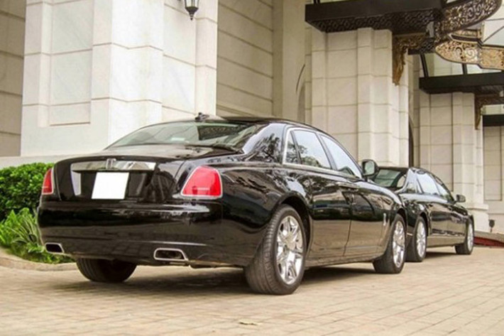 Rolls-Royce Ghost sử dụng động cơ loại 6,6 lít V12 tăng áp công suất 563 mã lực và mô-men xoắn 780 Nm ở ngay vòng tua máy 1.500 vòng/phút.